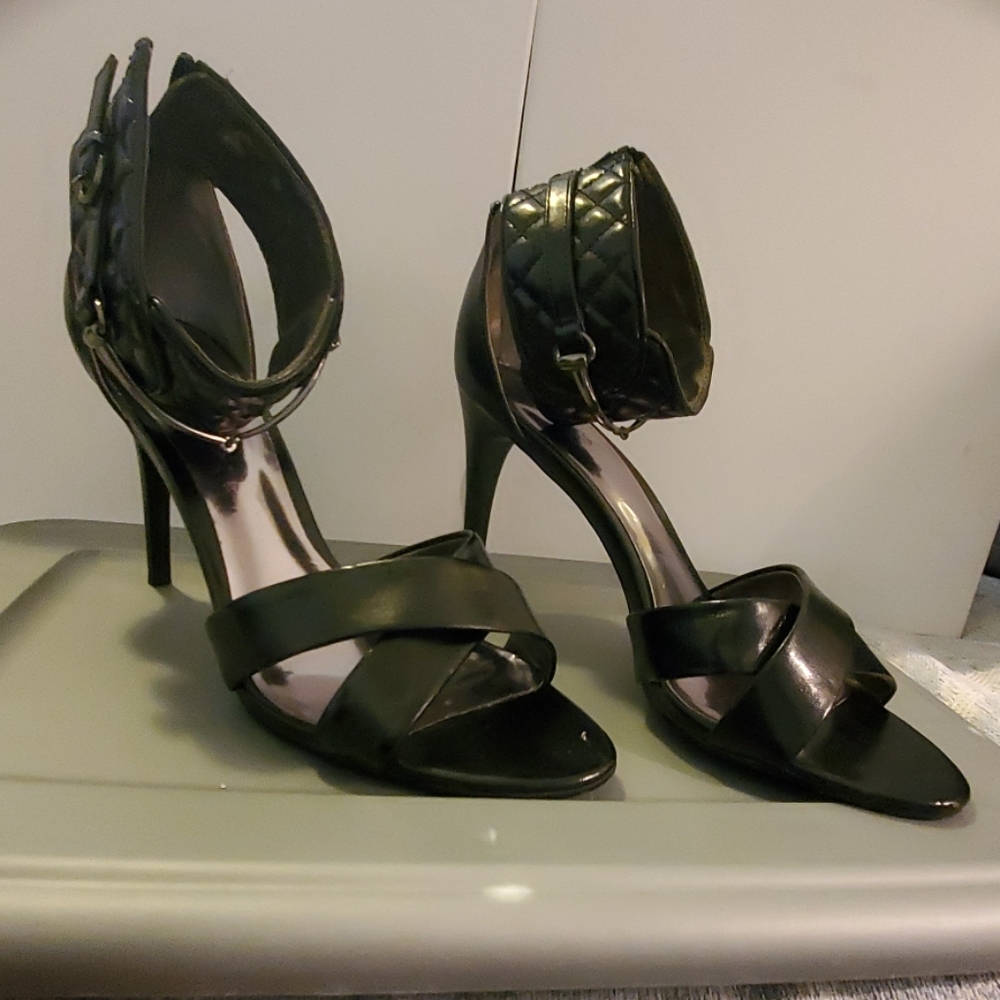 High heeled shoe barely worn